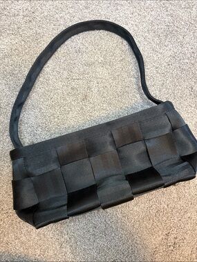 Harvey’s Black Seatbelt shoulder bag